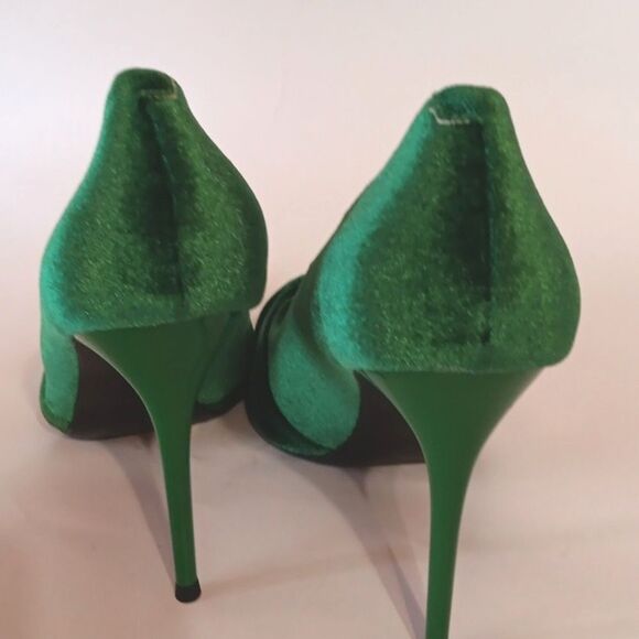 NEW Bigtree Green Velvet Stilletto Heels. Vegan. St. Patrick's Day. Elegant . - Picture 4 of 11
